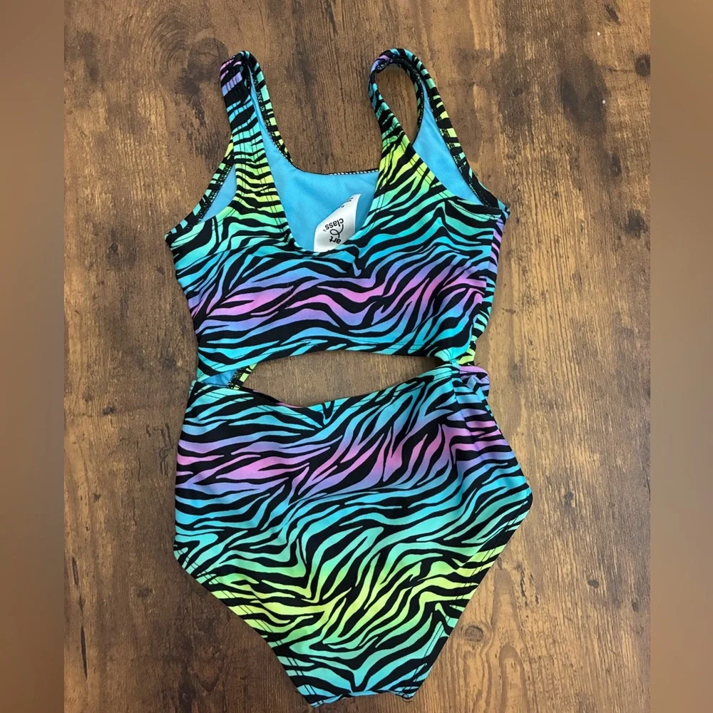 Art Class Girl’s XS One Piece Swimsuit